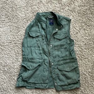 GAP green vest